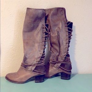 Freebird Boots COAL in Stone